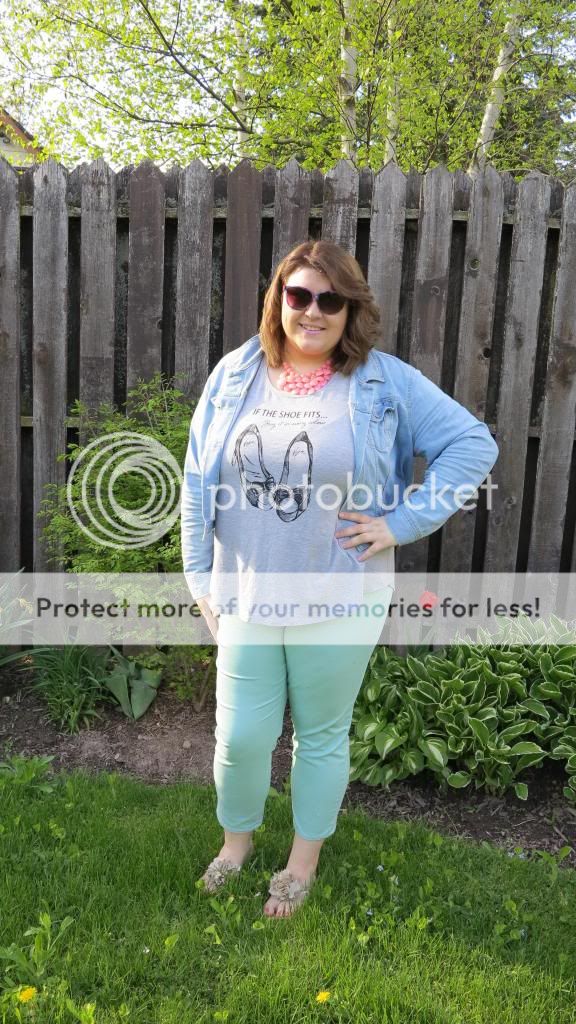 plus size fashion, toronto, plus size tee, plus size tshirt, plus size jeans, curvy girl toronto, plus size blog canada, toronto fatshion, fatshion blog, curvy fashion toronto, plus size colour, guess sandals, casual fashion, bbw lace, bbw ootd, curvy fatshion, canada plus size fashion