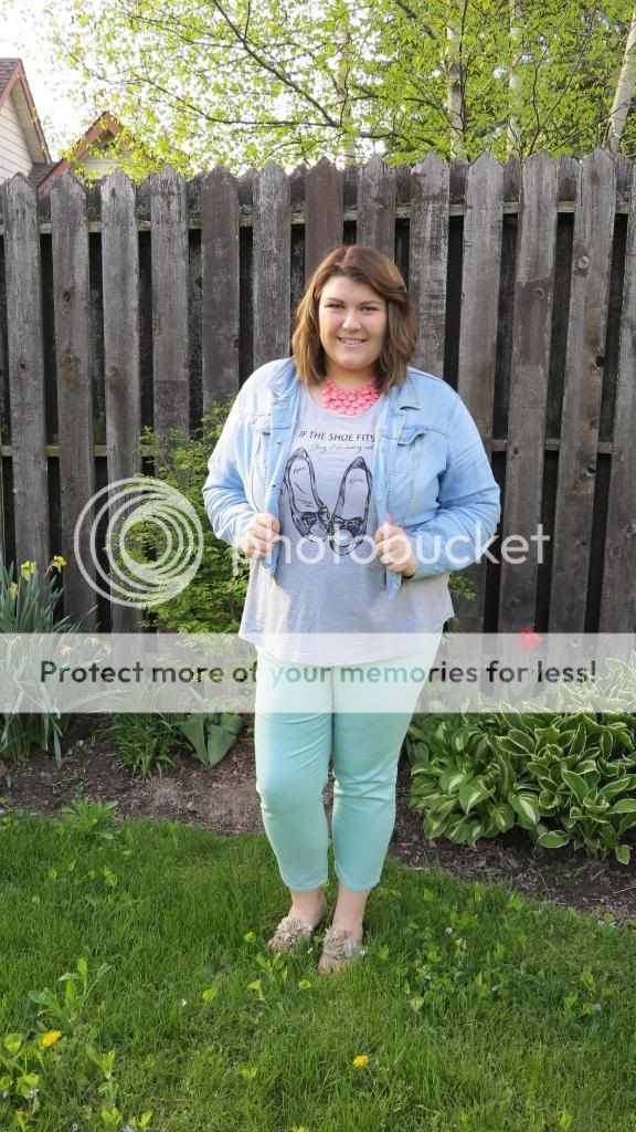 plus size fashion, toronto, plus size tee, plus size tshirt, plus size jeans, curvy girl toronto, plus size blog canada, toronto fatshion, fatshion blog, curvy fashion toronto, plus size colour, guess sandals, casual fashion, bbw lace, bbw ootd, curvy fatshion, canada plus size fashion