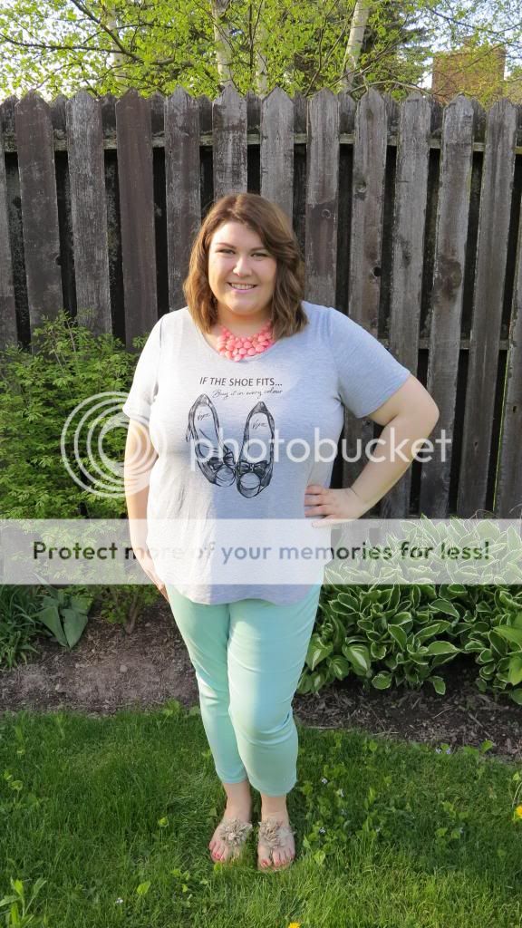 plus size fashion, toronto, plus size tee, plus size tshirt, plus size jeans, curvy girl toronto, plus size blog canada, toronto fatshion, fatshion blog, curvy fashion toronto, plus size colour, guess sandals, casual fashion, bbw lace, bbw ootd, curvy fatshion, canada plus size fashion